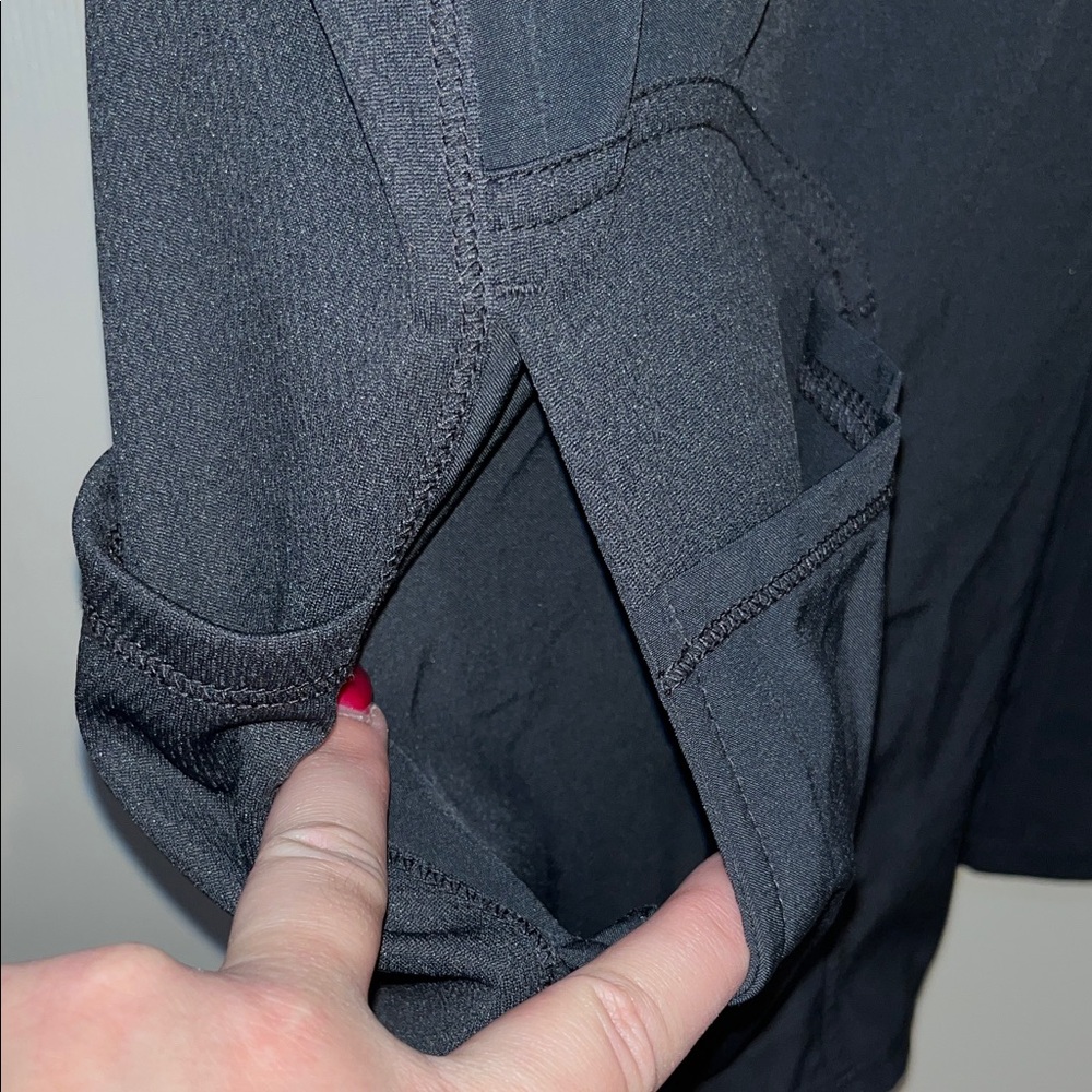 Woman’s scrub shirt - Picture 5 of 7